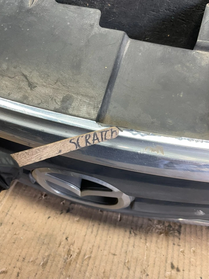 Mazda MPV 2000 2001 parrilla superior delantera OEM P8682 DG Foto 4 de 4