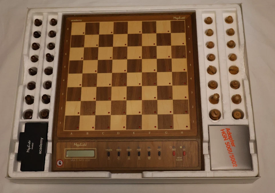 Mephisto Academy Schachcomputer Hagener + Glaser - Bild 2 von 4