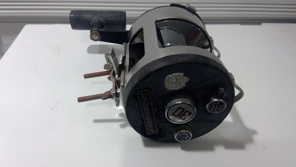 Carrete de pesca de agua salada Abu Ambassadeur 30 en caja original FUNCIONA MUY BIEN Foto 2 de 4