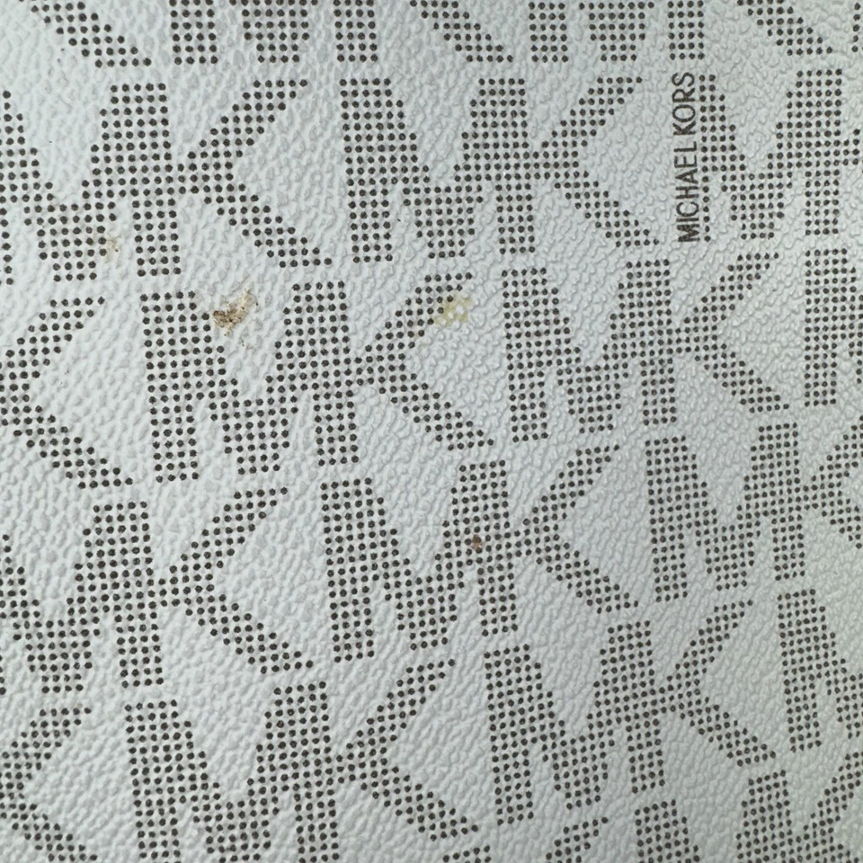 Bolso de Mano Michael Kors Hayley Grande Monograma Logo con Correa Larga Vainilla y Bellota Foto 3 de 4