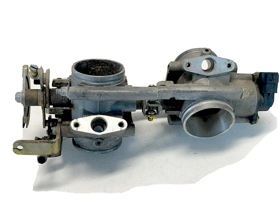 Cuerpos de acelerador y TPS Ducati 99-02 750SS 900ssie sin inyectores sin líneas de combustible Foto 3 de 4