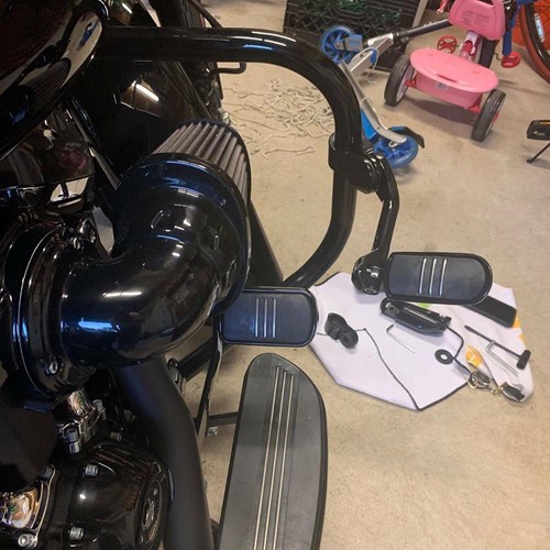 Black Highway Foot Pegs 11/4" Crash Bar For Harley Davidson Road