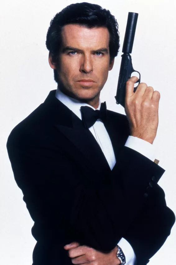 James Bond (Pierce Brosnan) with an AKS-74U Krinkov in a