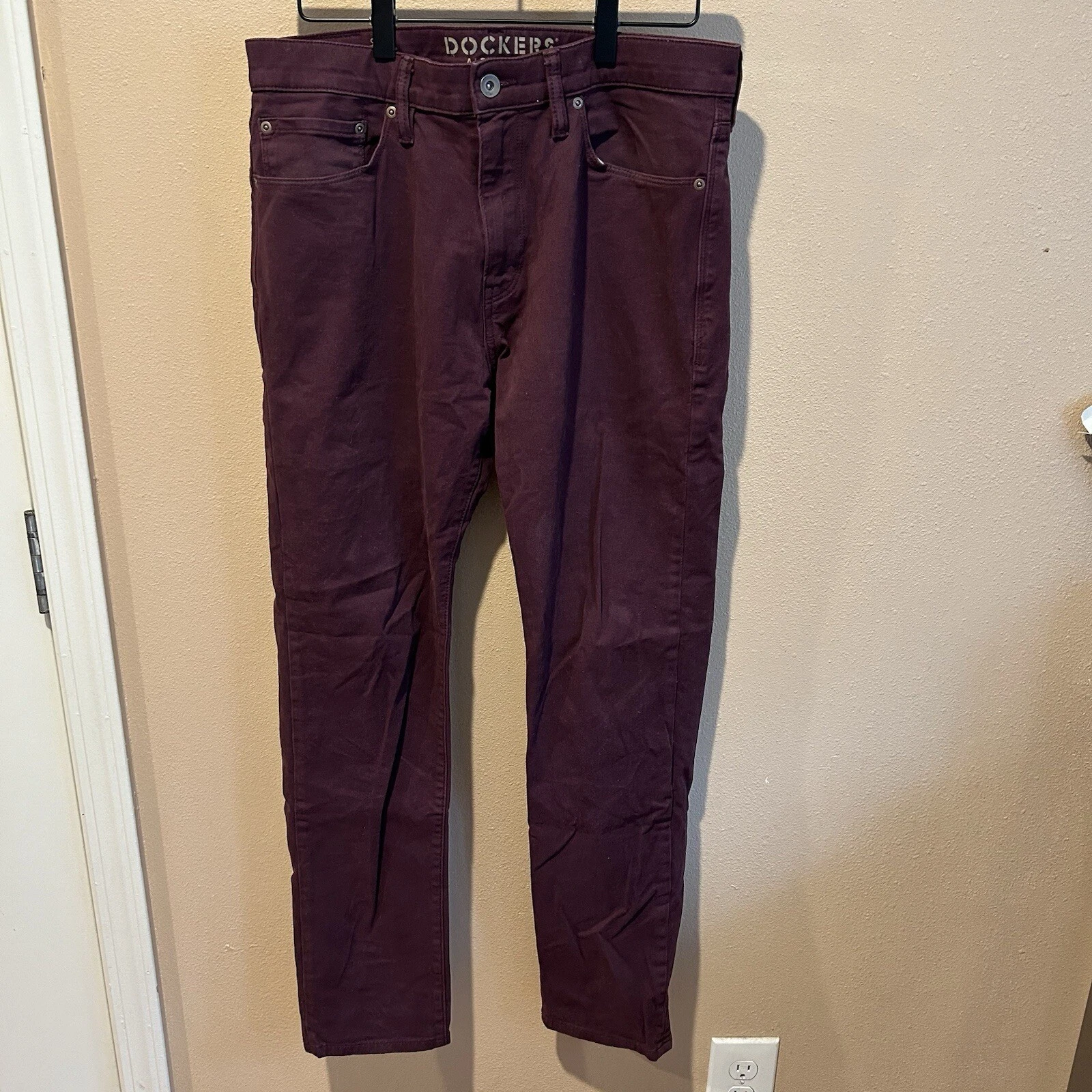 Dockers Mens Alpha Khaki Supreme Flex Slim Fit Tapered Pants Purple Size 31