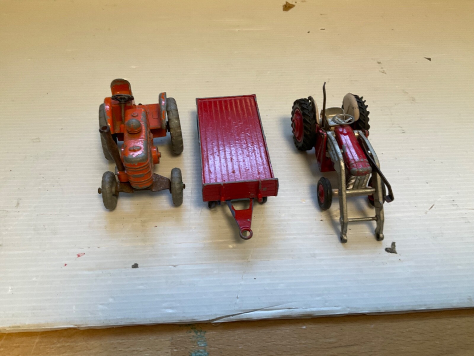 FERGUSON 65.LOADER,4 TRAILER.FIELD