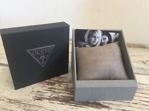 4 st Schöne neue Uhrenbox  von Guess mit Kissen für eine Uhr