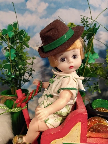 Madame Alexander Dolls 8"  St Patrick's Day  DIORAMA - Image 3 of 4