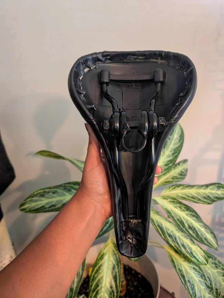 Asiento de bicicleta negro estilo deportivo Huffy de 11x7 pulgadas Foto 3 de 3