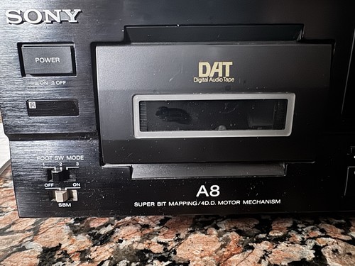 Sony DTC-A8 Professional DAT Deck | For Parts | Box, Remote, Manual & Bits Incl. - Picture 3 of 13
