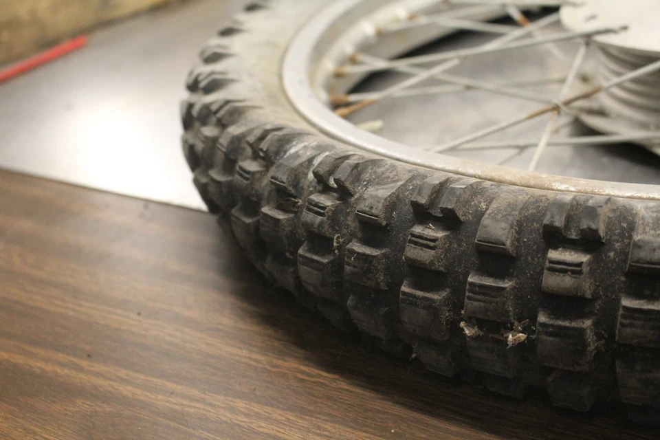 Llanta delantera Yamaha RT1 360 1970 (3,00-21) A340 Foto 3 de 4