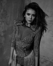 NINA DOBREV 8x10 PHOTO *
