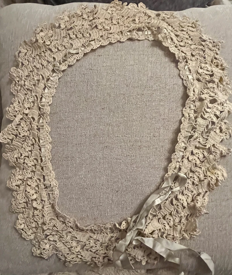 Antiguo cuello de ganchillo de encaje victoriano o eduardiano con cinta azul Foto 2 de 4