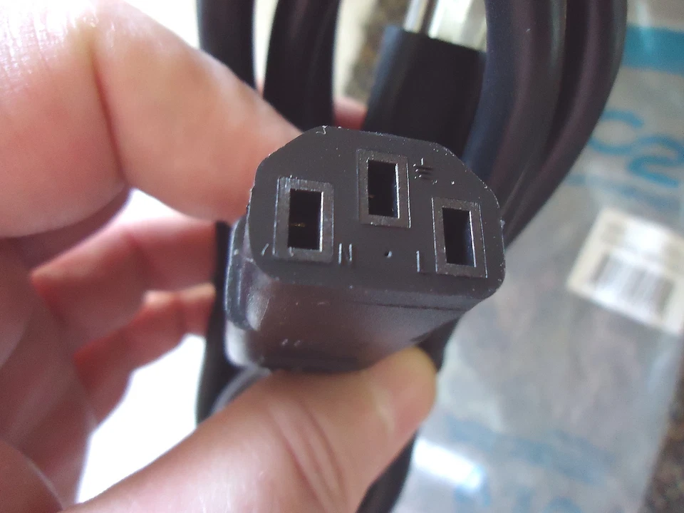 C 2 G # 25545 " NIP " 6ft.Universal 16 AWG Power Cord " GREAT ITEM " - Image 3 of 4