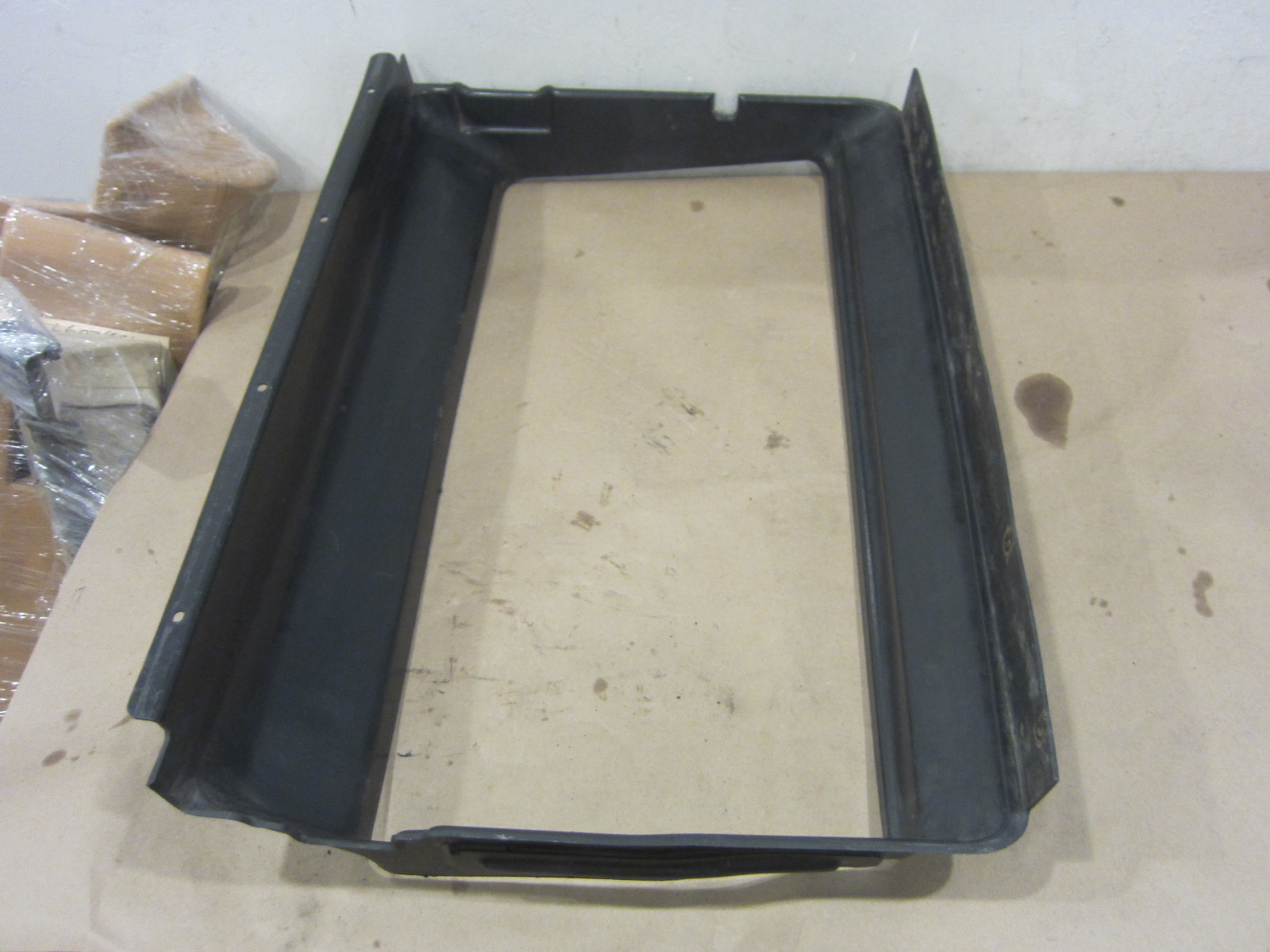 Maserati 4200 Coupe/Spyder- Air Conveyor Duct For Radiator (USED) - P/N 199893