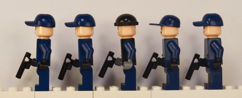 LEGO Jurassic World ACU Trooper Minifigures Lot of 5 w/ Weapons Darts JW010 Reti - Image 3 of 4