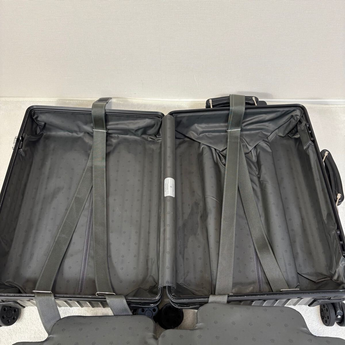 2021 Purchase Rimowa Classic Cabin Black Carry Case 36L 4 2021 Purchase Rimowa Classic Cabin Black Carry Case 36L 4
