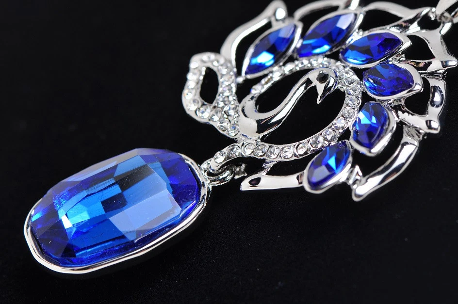 23.40 CT Ovale Taglio Stile Forma Zaffiro Blu Cz 18K Placcato Oro Bianco Pendant - Immagine 3 di 3