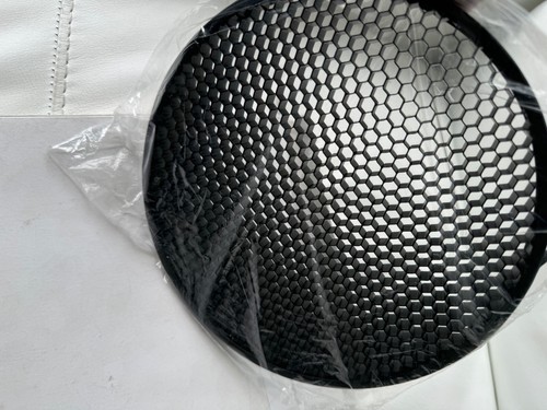 BOWENS GENESIS 40 DEGREE 20CM HONECOMB GRID REFLECTORS. - Picture 7 of 12