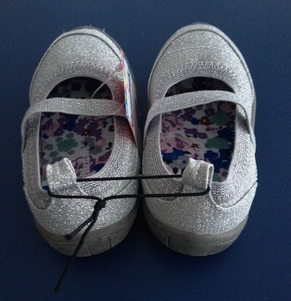 NUEVO Niño pequeño *6-9**12-18**18-24* meses GARANIMALS zapatos plateados brillantes Mary Jane Foto 3 de 4
