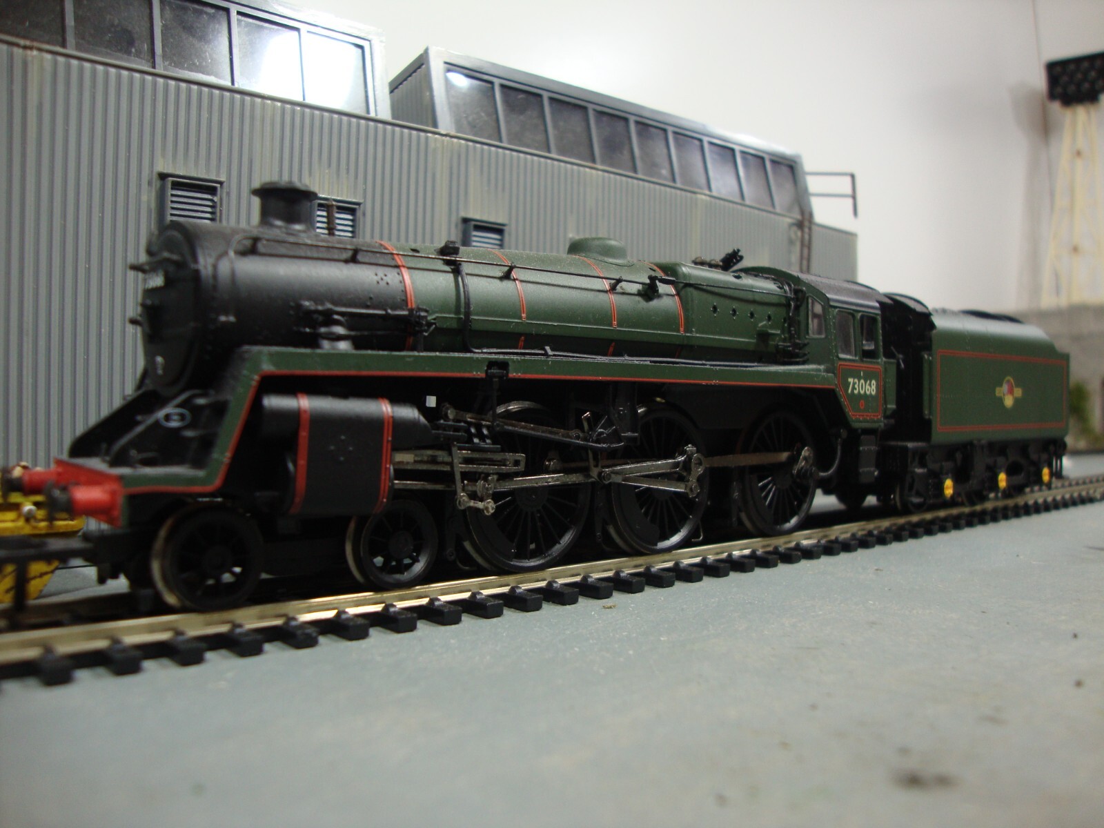Bachmann Standard Class 5 BR Green OO Gauge scale model replica. | eBay UK
