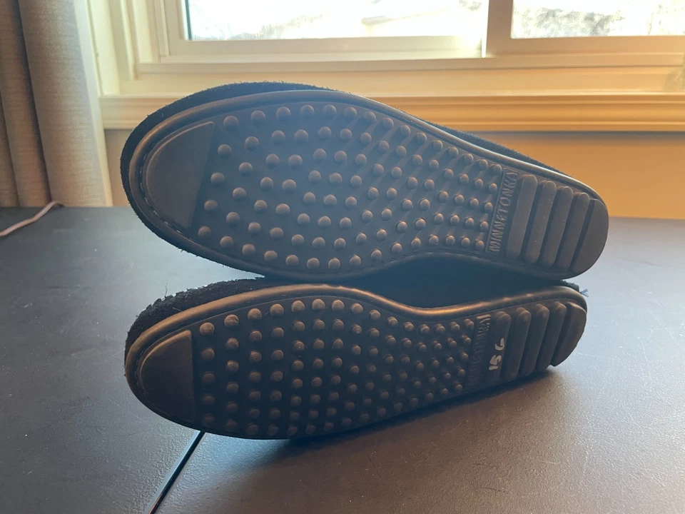 Botines Zapatilla Minnetonka Negro Gamuza Flecos - Mujer talla 8.5 Foto 4 de 4