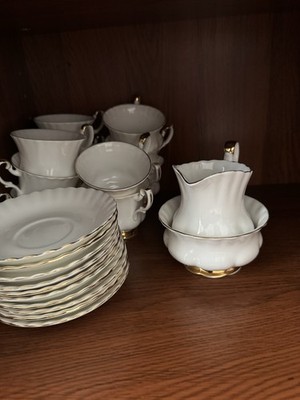 TEESERVICE VON Royal Albert Val d or Sortiment.  Set 8 Tassen/Untertassen + Zucker & Milch 