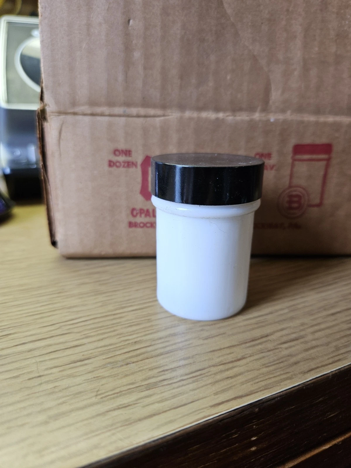NOS ANTIQUE MILKGLASS 1 OZ. MEDICINE JAR LOT OF 12IN ORIGINAL BOX
Opens in a new window or tab