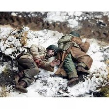 1/35 2pcs Resin Model Kit US Army Winter Wounded Soldiers WW2 Unpainted