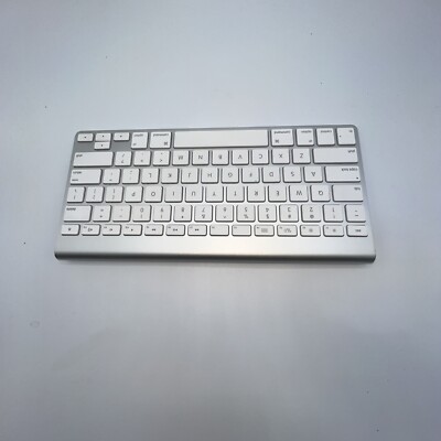 Apple A1314 Wireless Keyboard - Silver, TESTED WORKING Fully