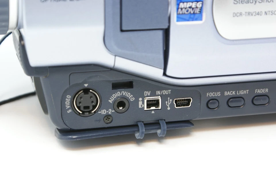 Sony DCR-TRV340 Handycam Digital8 - Probada - Ver video - Videocámara solamente Foto 3 de 4