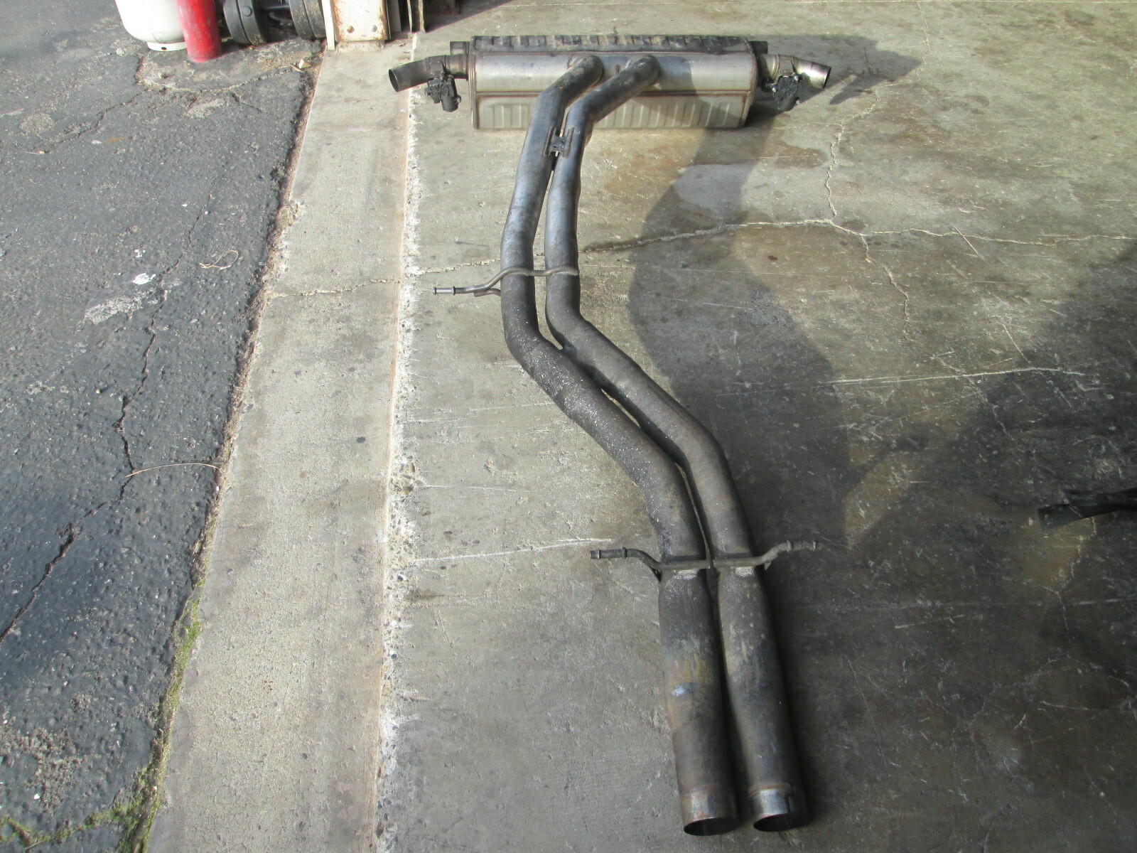 Lamborghini Urus-  Muffler & Pipes Exhaust System  P/N  4M0253611E