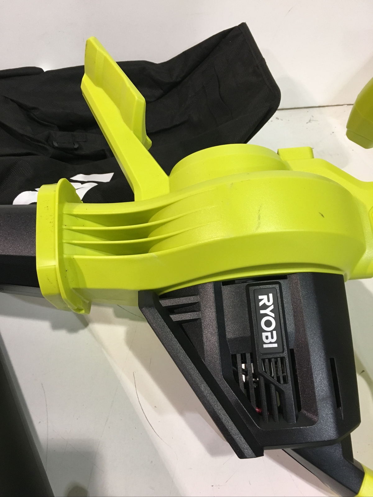 RYOBI 40V LithiumIon Cordless Leaf Vacuum/Mulcher Battery+Charger NOT
