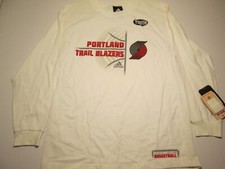 NWT Adidas Youth Unisex Size XL Sweatshirt Ivory Crew Neck Long Sleeve Logo