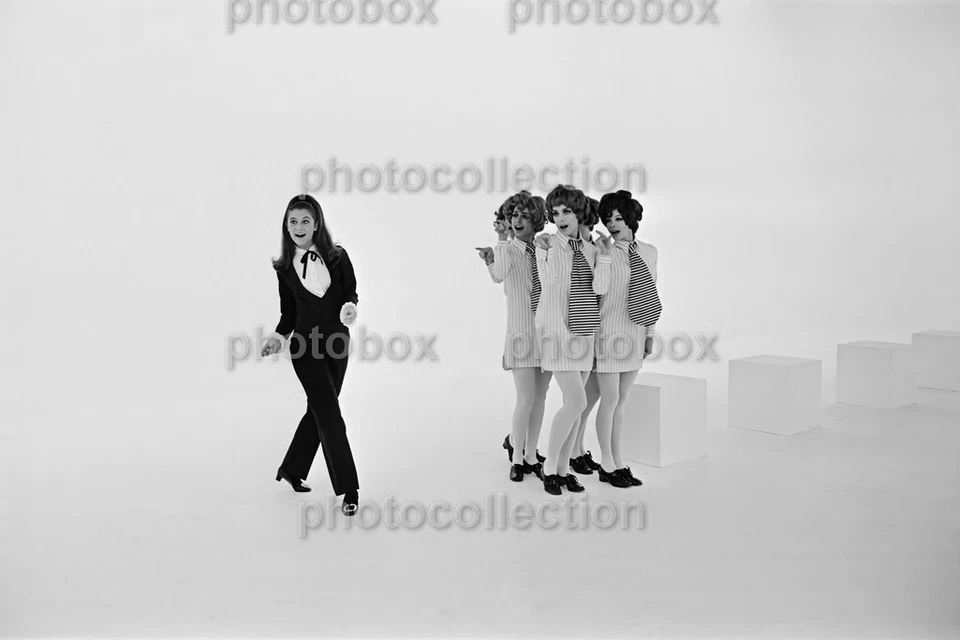 * Sheila - Exclusive PHOTO 963 * - Photo 1/1