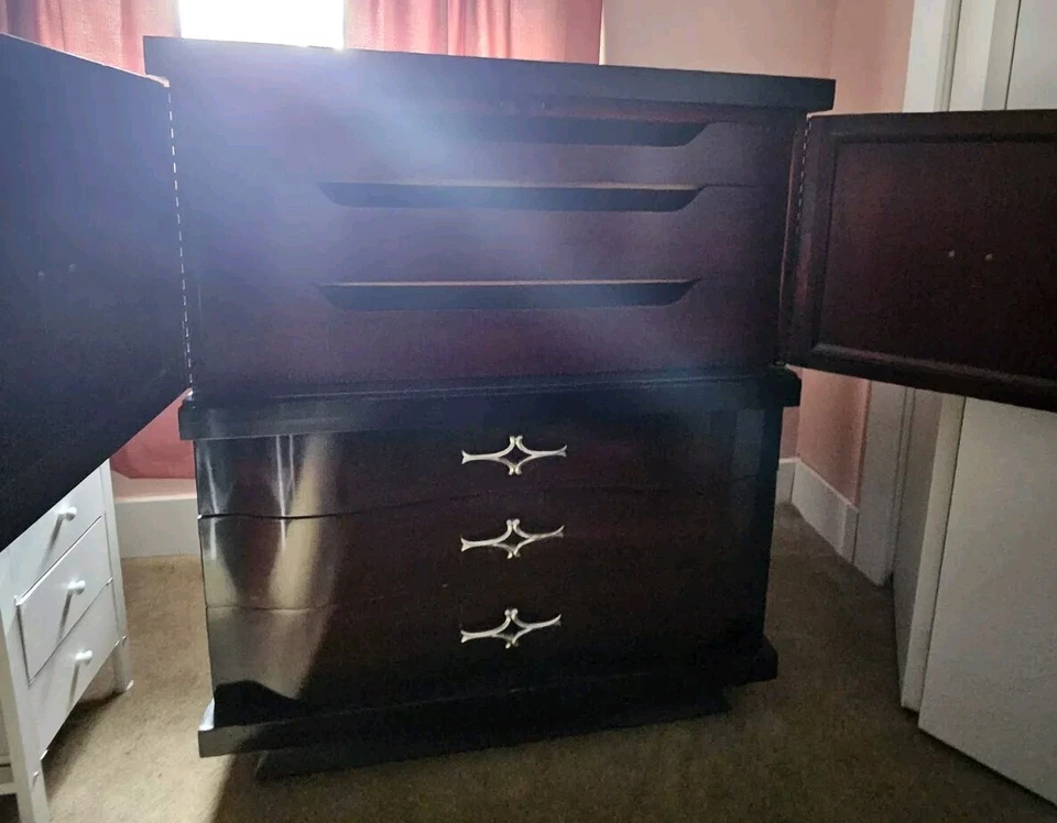 Cómoda King vintage de caoba Foto 3 de 4