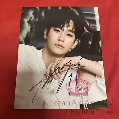 Kim Soo Hyun 10-Inch Autograph   Limited Edition Signed Photo Collectible