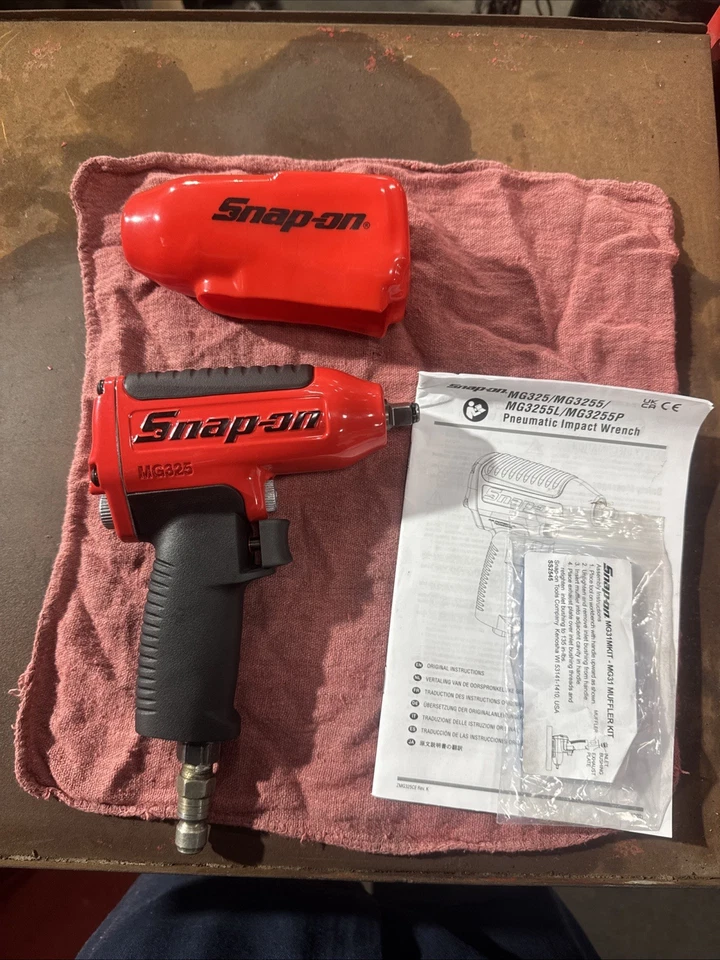 MG325 3/8" Drive Snap-On Air Impact Wrench Red - Brand New W/ Boot And box  - Image 2 of 3