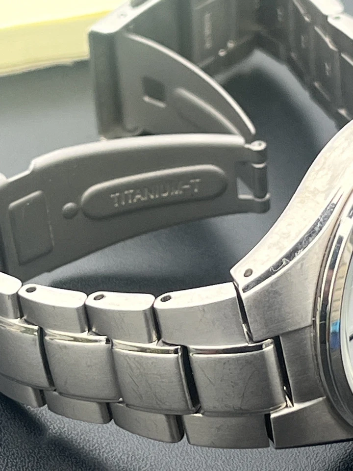 Seiko SBPX073 Rare JDM Solar Titanium White Dial 40mm 100 Metre WR - Image 4 of 4