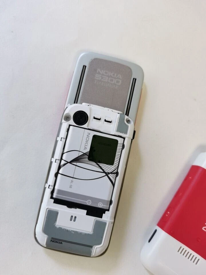 Unlocked Original Nokia 5300 Red GSM 900/1800/1900 Classic Game CellPhone - Image 4 of 4