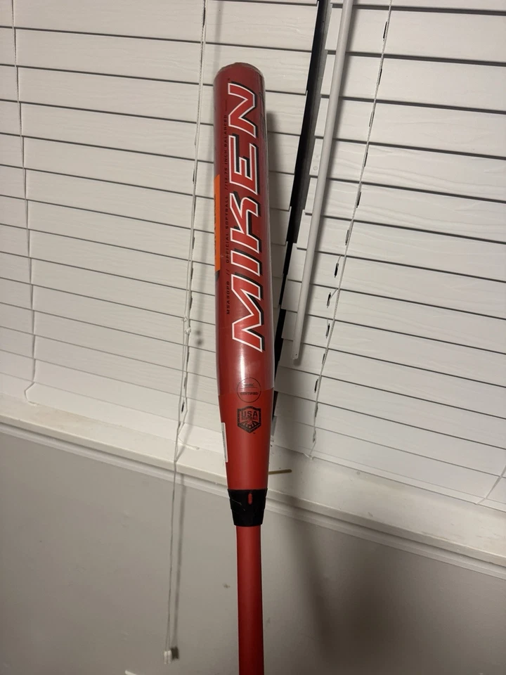 Softbol lanzamiento lento Miken Deadpool Asa 26 oz Foto 2 de 3