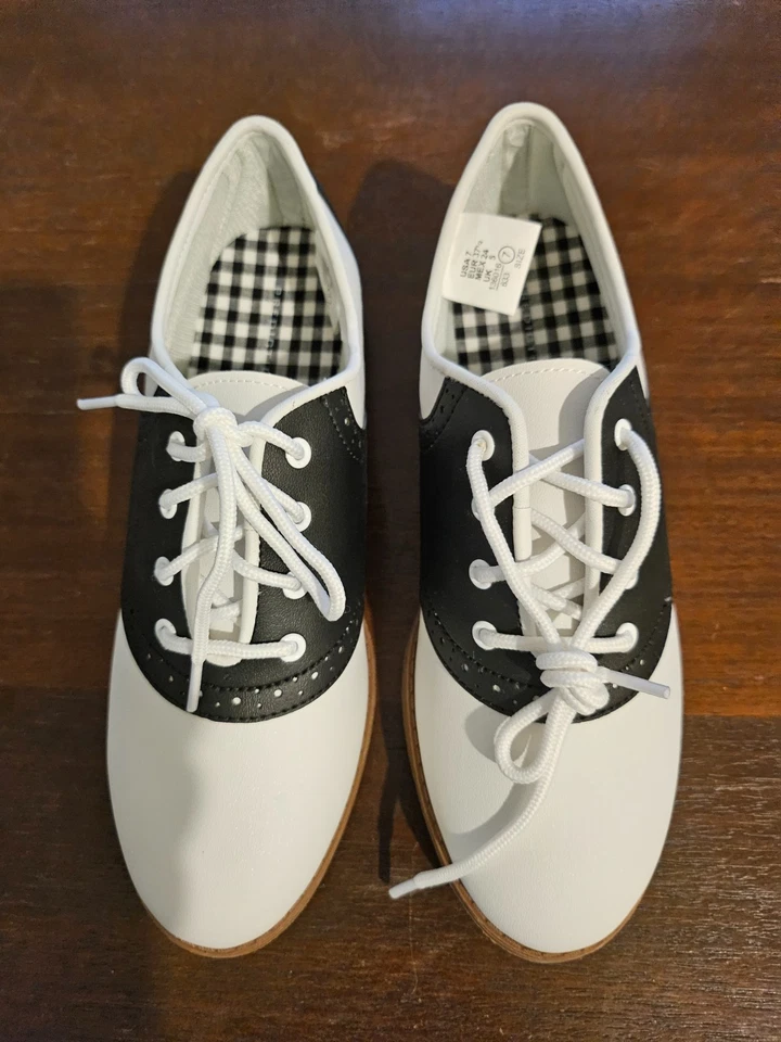Sapatos Oxford Feminino Predictions 7 Estilo Vintage Preto e Branco com Cadarço - Imagem 2 de 4
