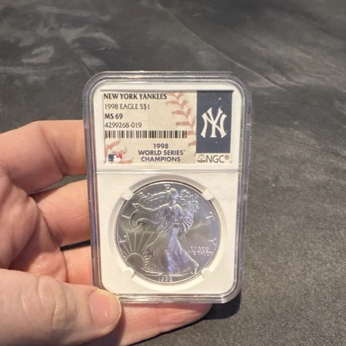 U.S. Mint American Eagle 1998 1 oz .999 Silver MS69 NGC New York Yankees Coin