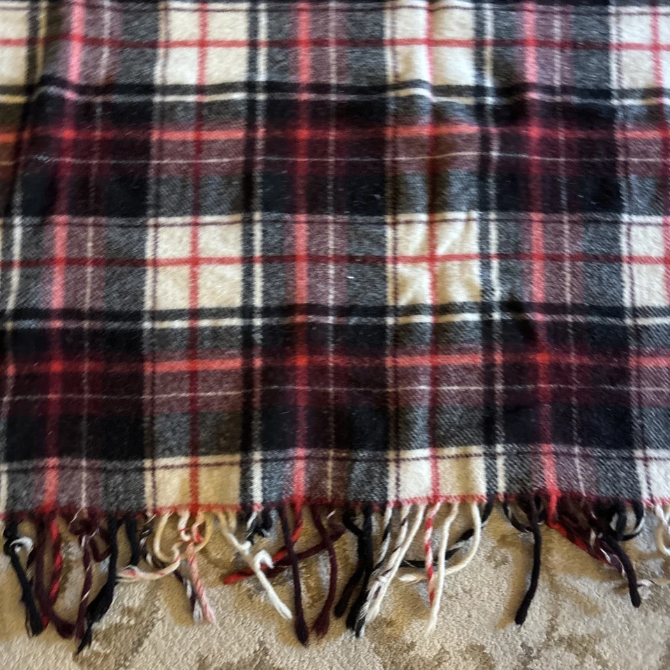 Vtg PENDLETON THROW Red & BlackPLAID TARTAN BLANKET THROW w/ FRINGE,TAG 49 X 63 - Image 3 of 4
