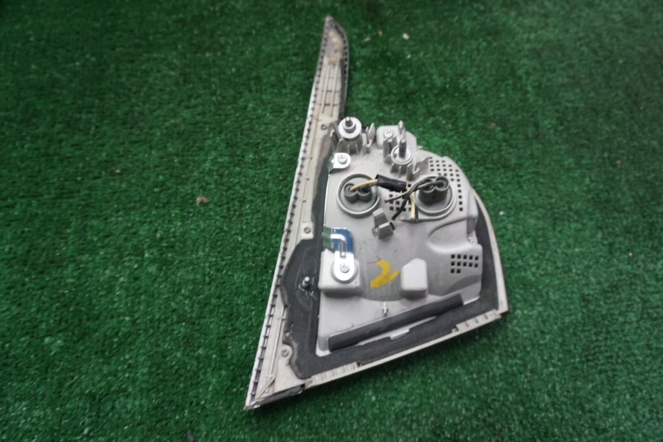 2012 BUICK VERANO RIAGHT TAIL LIGHT OEM  22908909 - Image 3 of 3