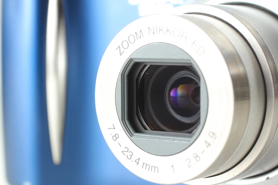 [Near MINT+++ in Box] Nikon Coolpix 5200 Blue 5.1MP Compact Digital Camera - Image 3 of 4