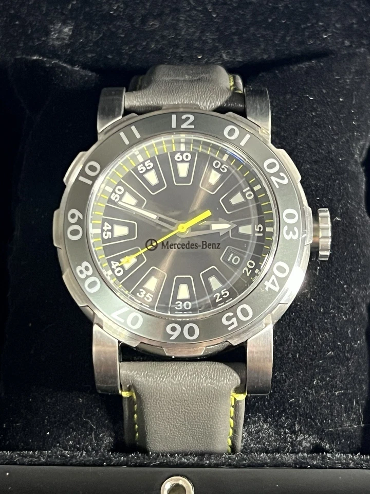 Reloj de cuarzo con correa de fecha esfera gris para hombre MERCEDES Benz Collection WR50m Ø42 mm Foto 3 de 4