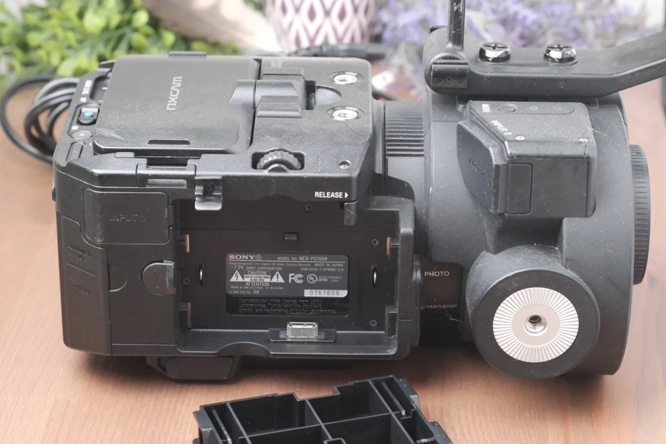 Sony NEX-FS700R 4K Camcorder Video Camera w/Battery & AC Power Adapter - Image 4 of 4