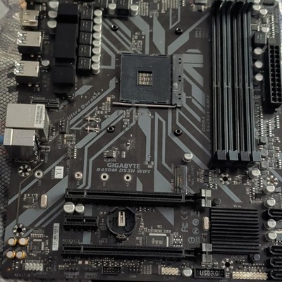 GIGABYTE B450M DS3H WIFI AM4 B450 mATX DDR4 4-Slot Motherboard