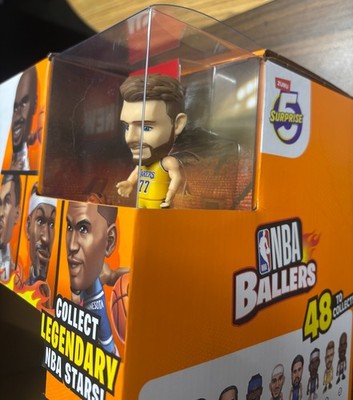 Store Display Zuru NBA Ballers Series 2 Luca Doncic - Lakers Home
