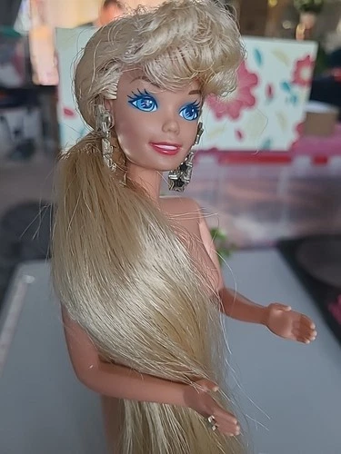 Vintage 1992 'Hollywood Hair' Barbie doll, long hair, Star Earrings & Ring Nude